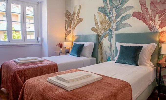 Sao Joao de Deus Casa | Succeed Campo Pequeno Suites