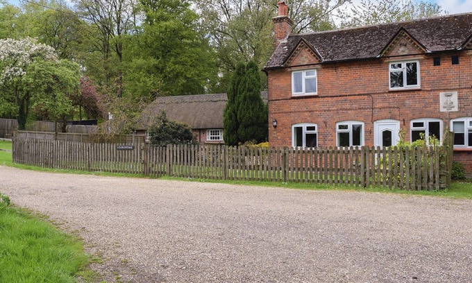 Basingstoke Cabaña | Such a stunning and rural location, perfect for long walks and relaxing.
