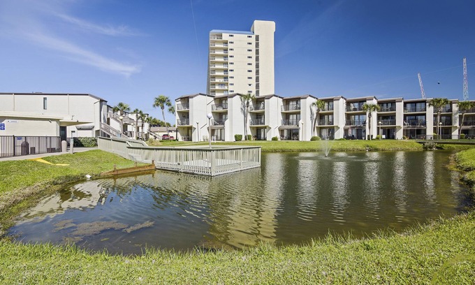 Panama City Beach Condominio | Sugar Beach by Book That Condo