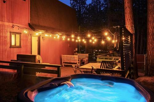 Sugarloaf Casa | Sugar in the Raw Cabin - Hot Tub