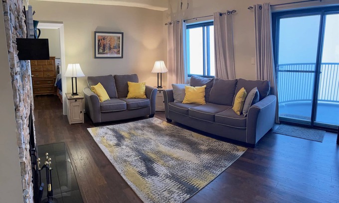 Seven Devils Condominio | 'Sugar Lookout' - 2B Condo w/ Pool and Hot Tub Access