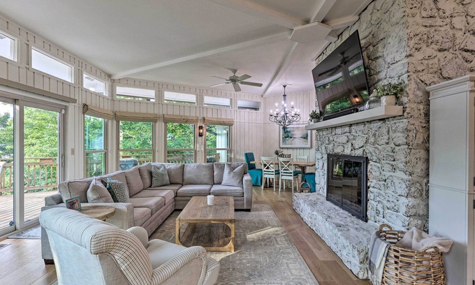 Sugar Mountain Cabaña | Sugar Mountain Escape w/ Deck & Mountain Views!