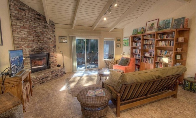 Incline Village Condominio | Sugar Pine 3 Bedroom Home by RedAwning
