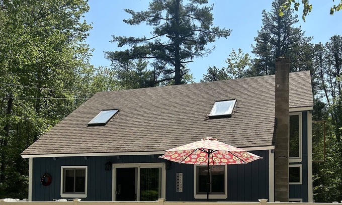 Freedom Cabaña | Sugar Shack at Ossipee Lake! Sleeps 8 comfortably! Short distance to the beach!