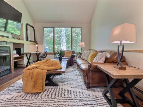 Killington Casa | SugarBear- Pool, AC, Sauna, Gym, Tennis