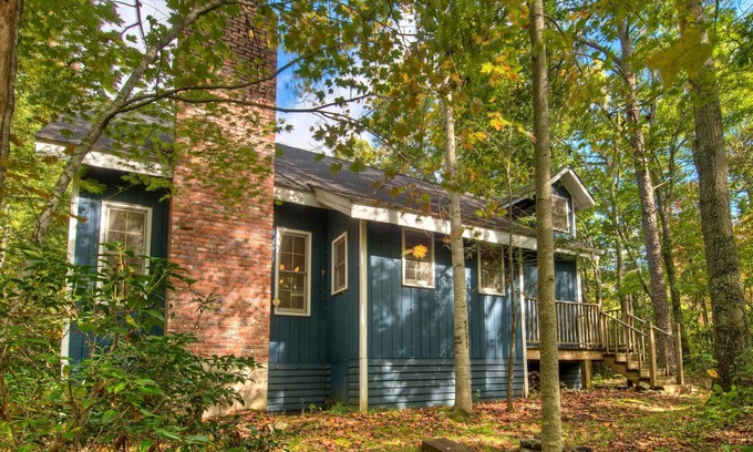 Ridgecrest Casa | Sugarhaus | Deck, Gas Grill & 5 Min. to Downtown Black Mtn!