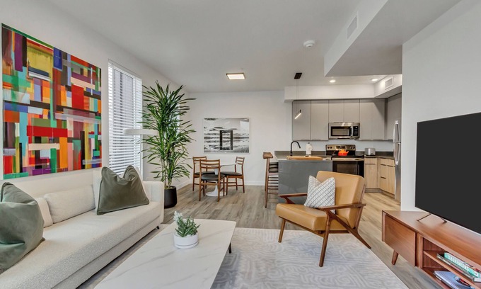 Sugar House Apartamento | Sugarhood SLC Penthouse 3BR/2BA/Co-Working Space/Gym & Free Garaged Parking