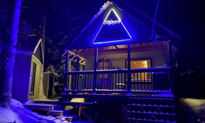 Carrabassett Valley Cabina | Sugarloaf camp - ski/ outdoors rustic retreat
