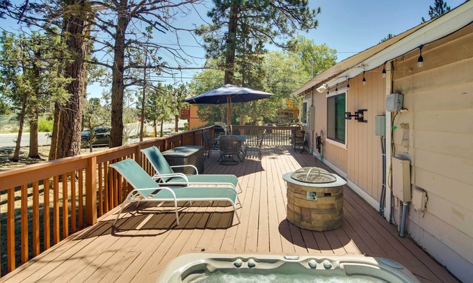 Sugarloaf Cabaña | Sugarloaf Cabin w/ Hot Tub ~ 6 Mi to Big Bear