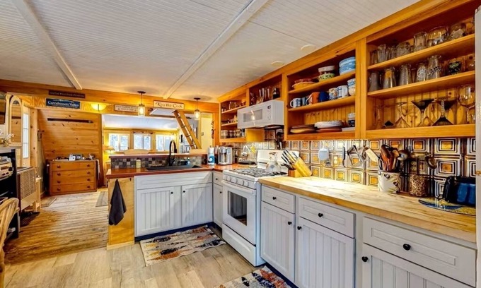 Carrabassett Valley Casa | Sugarloaf Home, 2 bedrooms plus loft, 2 bathrooms - family & dog friendly