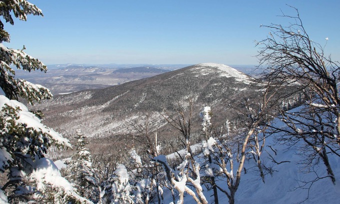 Carrabassett Valley Condominio | Sugarloaf Mountain : 2 Bed, 2 Bath : Snowbrook Village Ground Floor End Unit