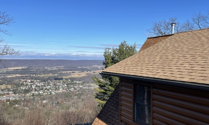 Sybertsville Chalet De Esquí | Sugarloaf Summit - Breathtaking views of the valley below. Ski, Knoebels & more