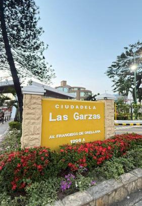 Cooperativa de Empleados del Consejo Provincial Casa | SUITE 2 CAMAS, TV, WIFFI, PARKING, a 3 MINUTOS DEL AEROPUERTO DE GUAYAQUIL, LAS GARZAS SAN MARINO SHOPPING