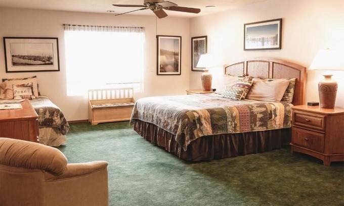Haines Casa | Suite 2 Lynn View Lodge