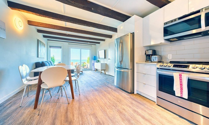 Wainfleet Cabaña | Suite 211: Beautiful 3-Bedroom Beachfront Townhouse