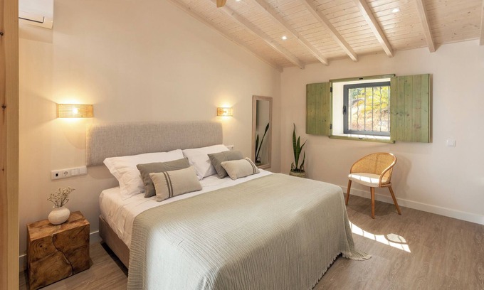 Olhao Apartamento | Suite 3:Double/Twin Deluxe, Kitchen.B&B (Accessible People with reduced mobility)