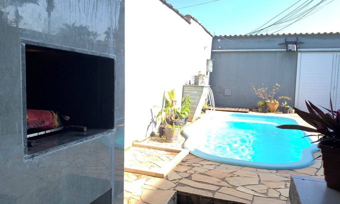 Jabaquara Cabina | Suite 5 minutes from the beach in a cozy house with pool and garage.
