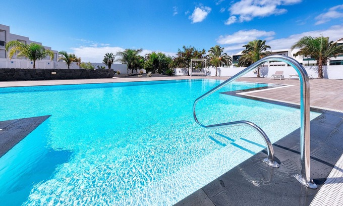 Costa Teguise Chalet De Esquí | Suite ANIAGUA Luminosa vivienda con vista a la piscina