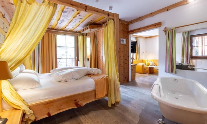 Haus Casa | "Suite Arnika" with bathtub, shower, WC (1-3 n.) - Nature and wellness hotel