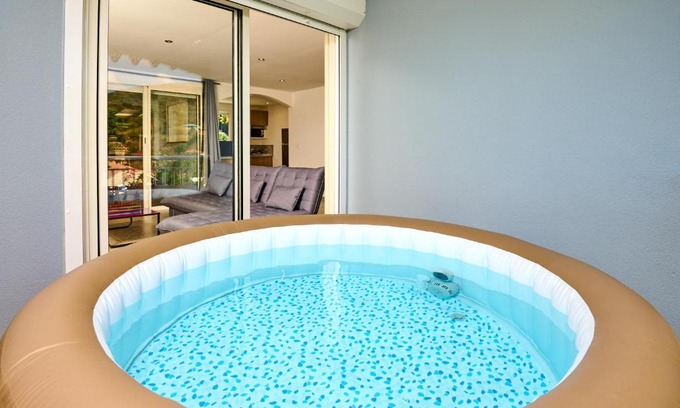 Le Diamant Apartamento | Suite avec jacuzzi et vue sur la campagne- BED AND COFFEE FRIENDS