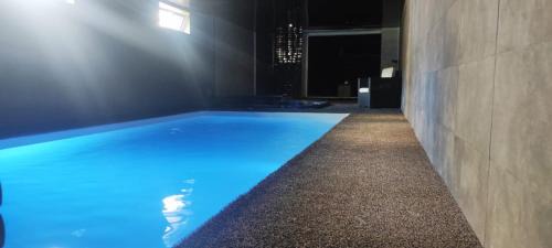 Chelles Casa | Suite avec piscine privée