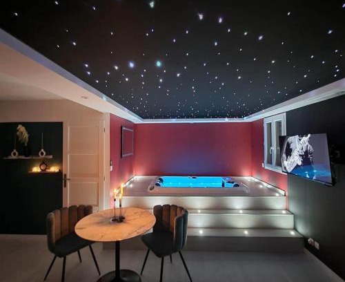Lignieres-de-Touraine Apartamento | Suite cristal LovingSpa avec jacuzzi privatif