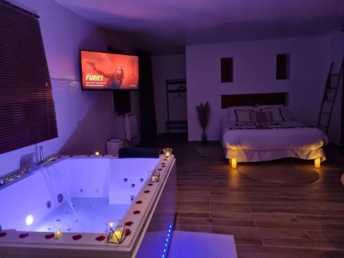 Saint-Prix Casa | Suite de charme avec JACUZZI illimité et jardin privatif