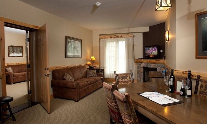 Blodgett Mills Condominio | Suite + Fireplace & Balcony | Onsite Waterpark
