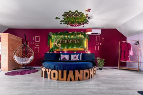Pezarches Apartamento | Suite L'echappee - Maison romantique - SPA & Sauna Privatif- Pole Dance - Lit rond avec miroir au plafond