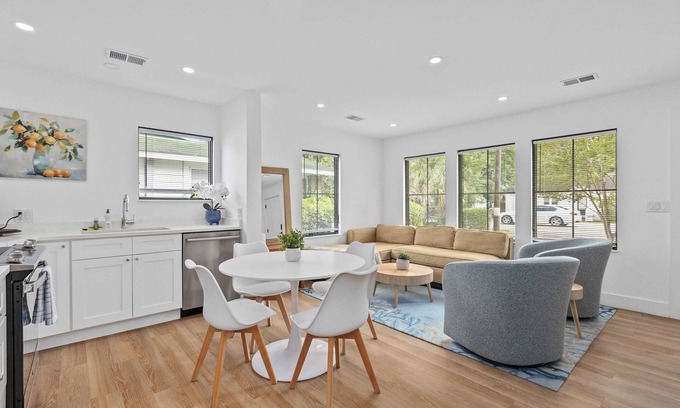 West Ashley Casa | Suite Magnolia, Hot Tub & Pet Friendly, Mins 2 Dwtn
