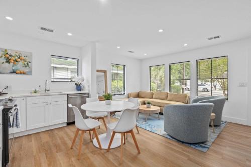 West Ashley Casa | Suite Magnolia Hot Tub & Pet Friendly Mins 2 Dwtn