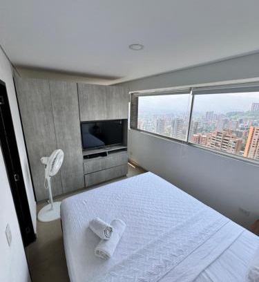 El Tesoro Apartamento | Suite Moderna y de lujo con la mejor vista a la ciudad - Poblado Medellín