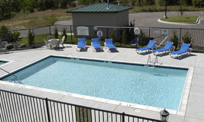 Northwest Colorado Springs Condominio | Suite Near Pikes National Forest | Outdoor Pool