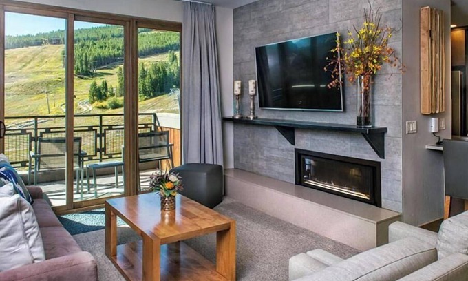 Peak 8 Complejo | Suite on Peak 8: True ski-in/ski-out directly on peak 8 lifts, ski-school!