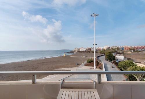 Melenara Apartamento | SUITE PLAYA Y MAR - sea view, wifi and AC