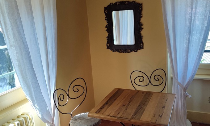 Centre Ville d'Ales Cama Y Desayuno | Suite Romantique Balneo