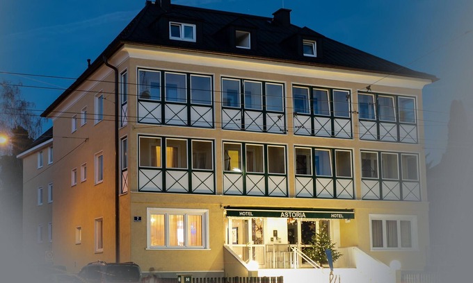 Maxglan Casa | Suite - Room Only - non ref - Astoria, Hotel
