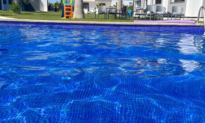 Yasmine Villa | Suite S + 3 en la planta baja, nueva y amueblada con terraza y piscina privada.