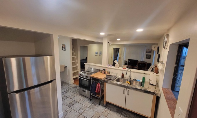 Shoreline Casa | Suite Sounds of Seattle, close to parks, shopping, and restaurants
