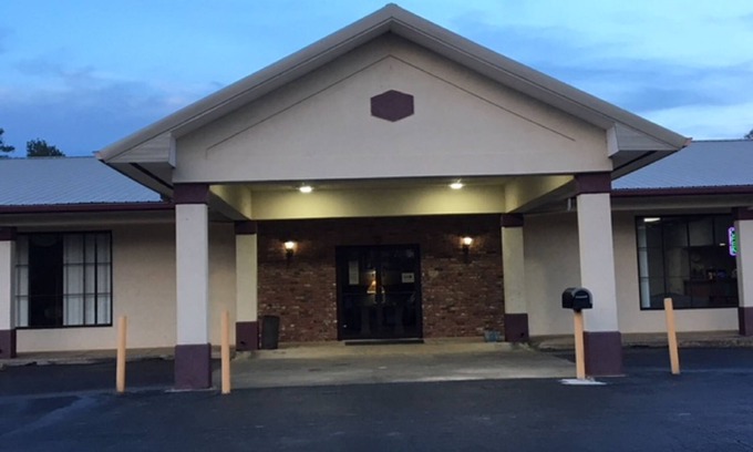 Talladega Hotel | Budget Inn and Suites