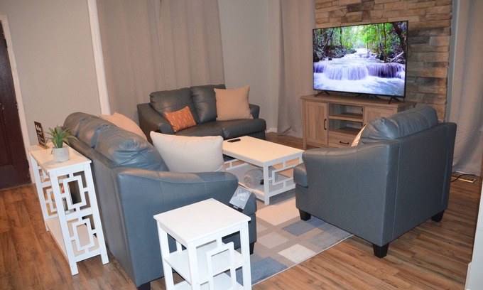 Dothan Casa | Suite Staycation: 2-story, 4BR/2BA, 2047sq ft home near hospitals & Ft. Novosel