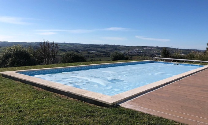 Carvalhal Apartamento | Suite to rent in countryside family home