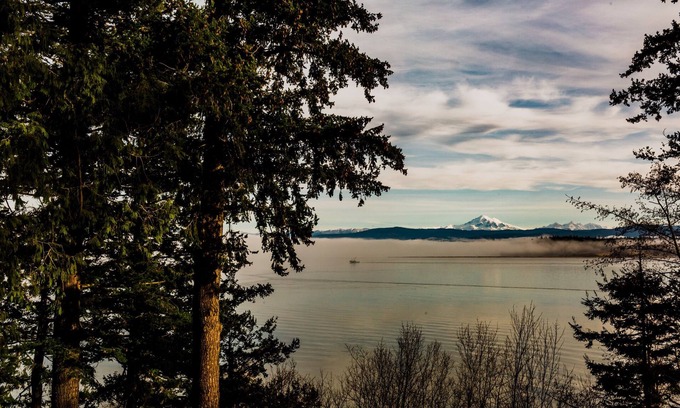 Lummi Island Casa | Suite with a View- Private Balcony- Pet Friendly