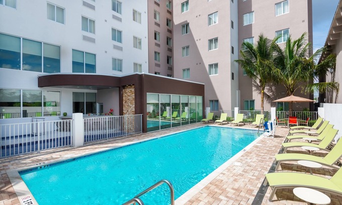 Seybold Apartamento | Suite con transporte gratuito al aeropuerto a MIA | Desayuno de cortesía + acceso a la piscina