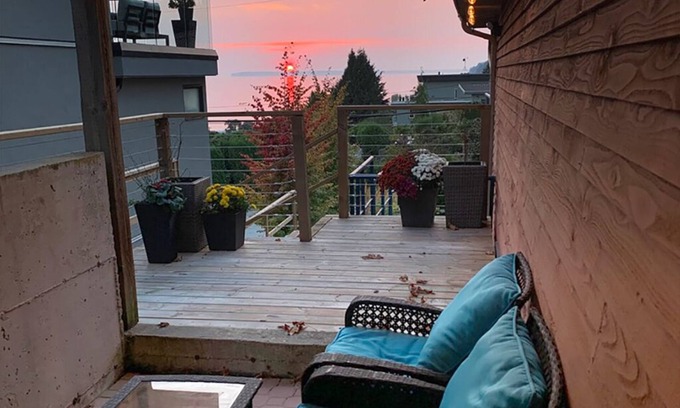 White Rock Casa | Suite with ocean view patio, three blocks to pier.