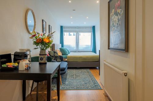 Overtoomse Sluis Cama Y Desayuno | Suite with private bathroom near Vondelpark