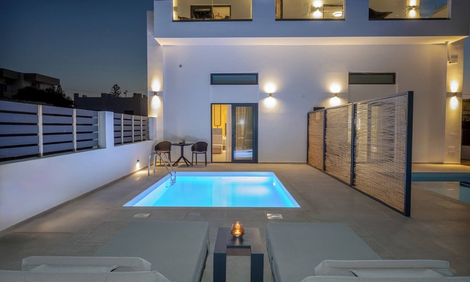 Kato Gouves Apartamento | Suite With Private Pool. Stylish Retreat in the Heart of Gouves
