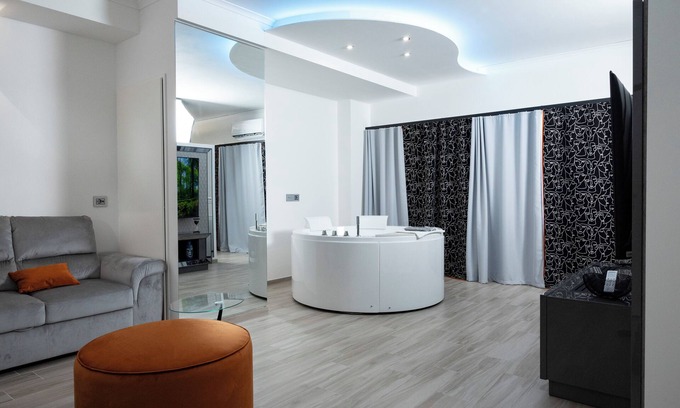 Giovinazzo Cama Y Desayuno | Suite17 - Luxury GuestHouse