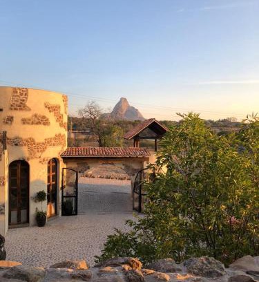 Bernal Hotel | Suites Campestres Montebello
