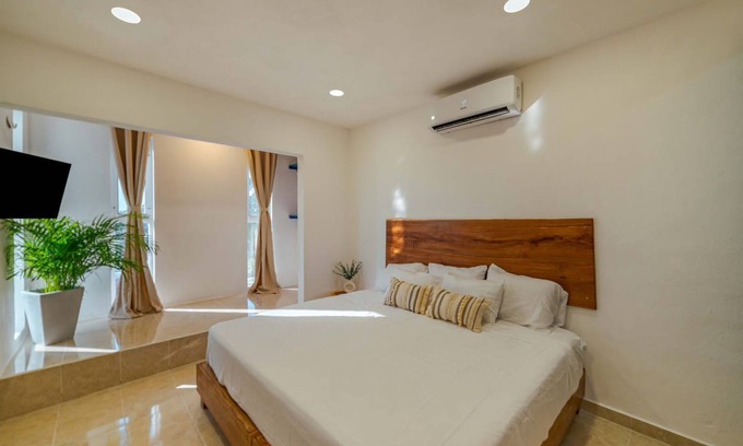 Colonia Meteorológico Apartamento | Suites Ha! Suite Iguana, relájate con su confort y disfruta de su linda terraza.